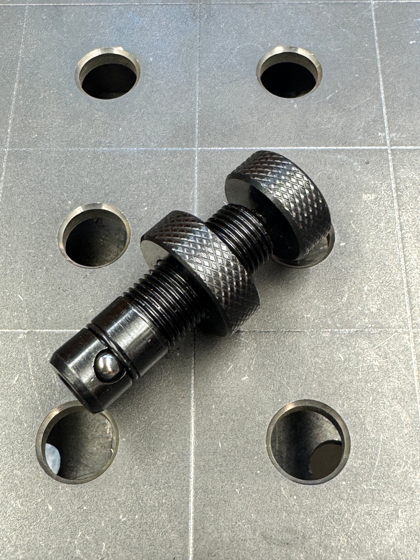 Pikakiinnityspultti Ø16 SÄÄDETTÄVÄ (8-34 mm)