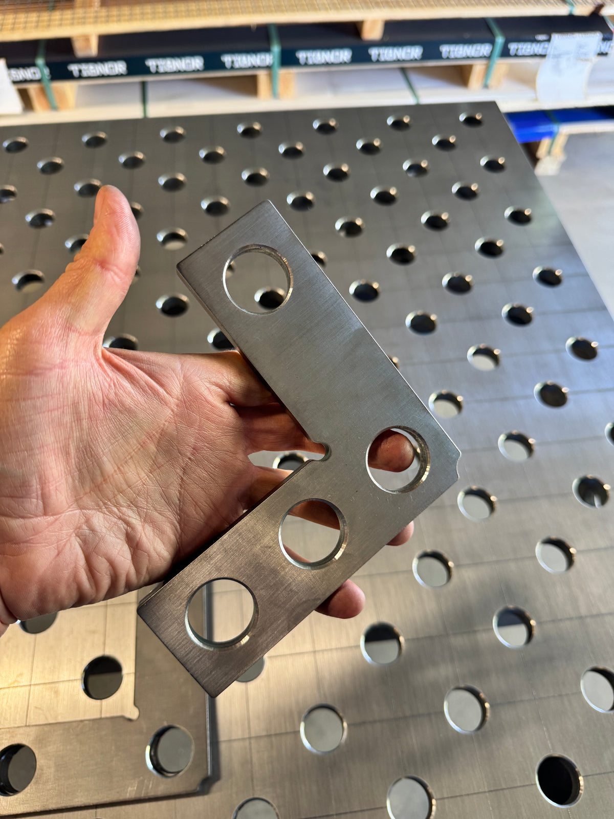 Équerre plate 150x150 mm Ø28 10 mm