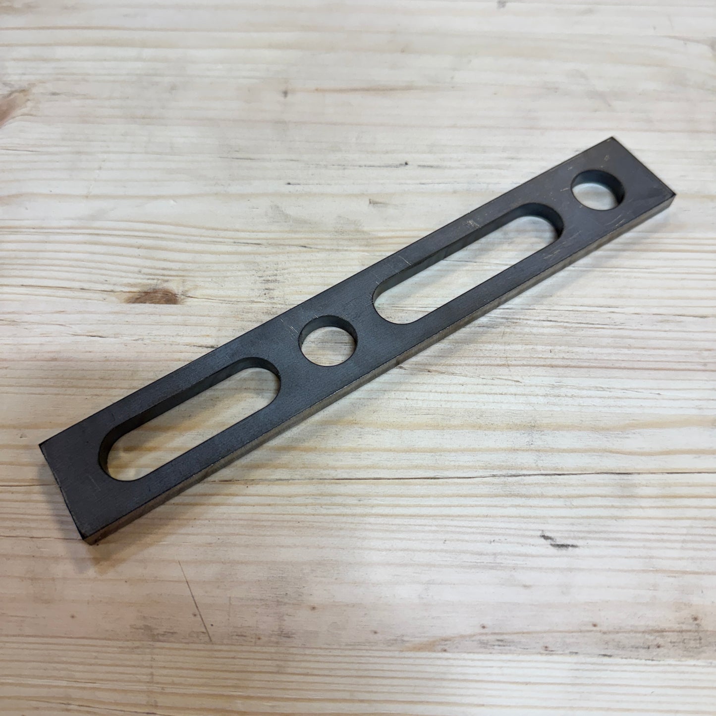 Pysäytin 200x30 6 mm