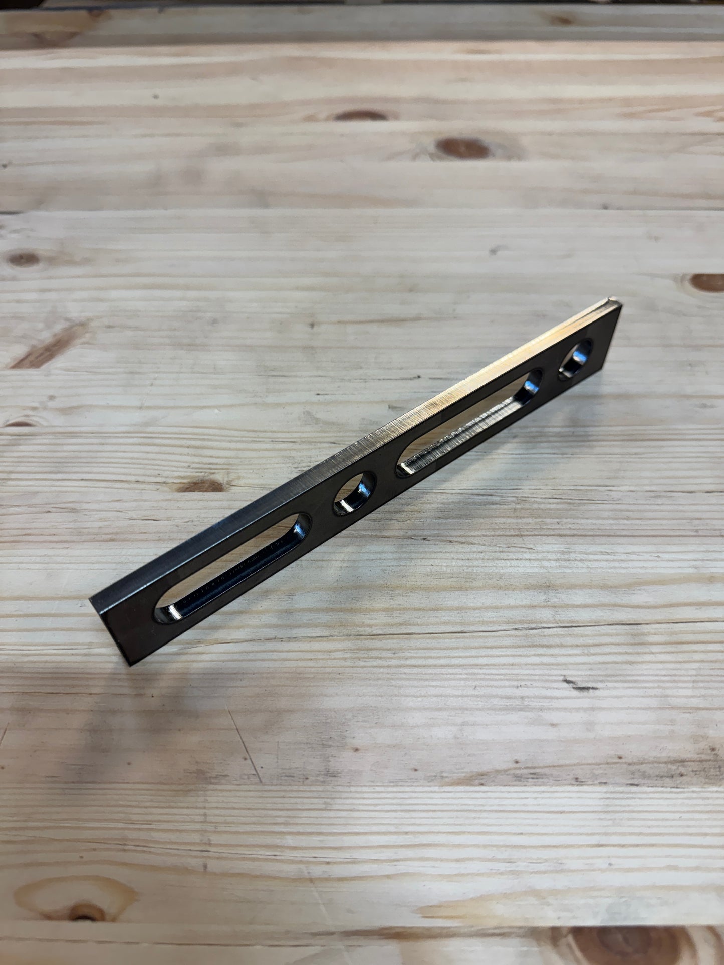 Pysäytin 200x30 6 mm