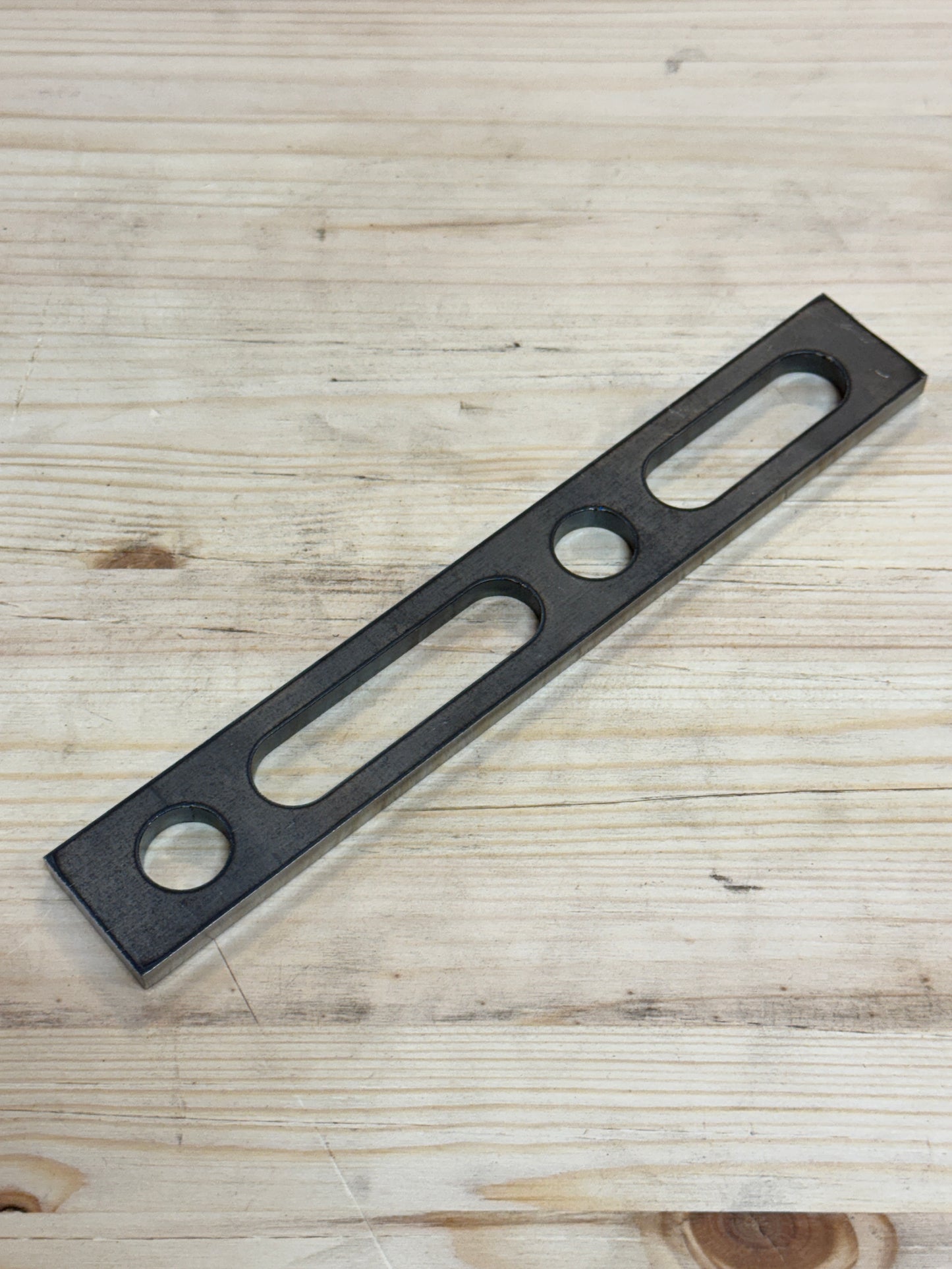 Pysäytin 200x30 6 mm