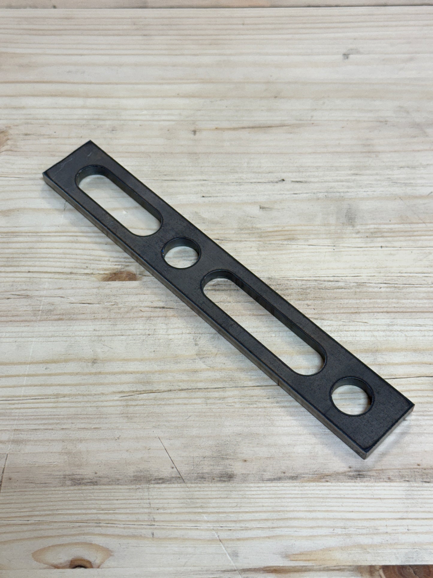 Pysäytin 200x30 6 mm